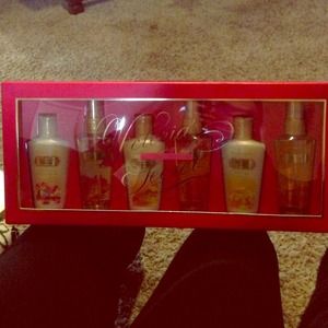 Victoria's Secret Fantasies Fragrance Gift Set