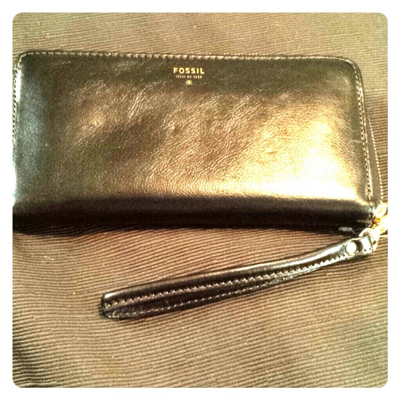 <flash sale> Fossil wristlet/wallet