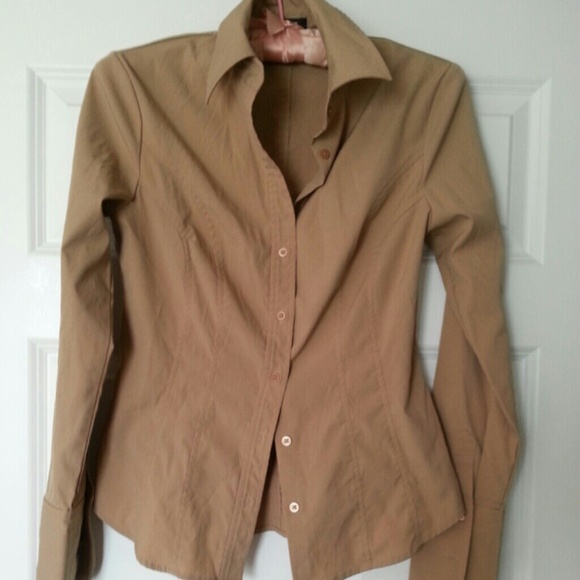Button up top - Picture 2 of 3