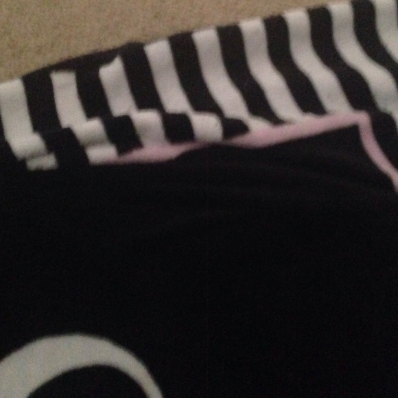 Victoria secret blanket - Picture 3 of 3