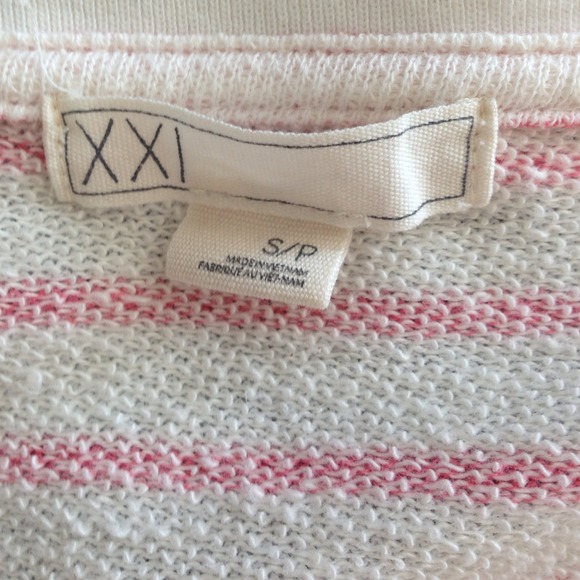 New forever 21 stripped top - Picture 3 of 3