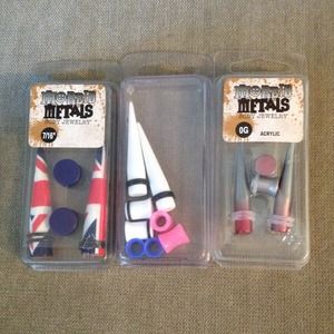 Gauges sizes 2,0, double 0, and 7/16.