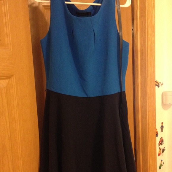 Blue color block dress