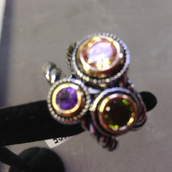 Ring two tone.  Size 6 or 7 - Picture 3 of 4