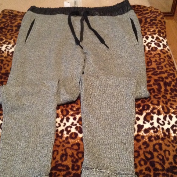 Brand new never used zara fitted sweatpants .