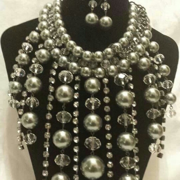SOLD Pearl and Rhinestone Necklace Set - Picture 2 of 4
