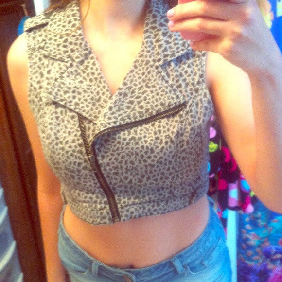 Light/dark gray leopard print denim crop top vest