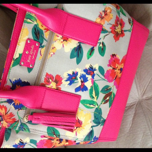 Sold Authentic Kate Spade Southport Avenue floral - Picture 4 of 4