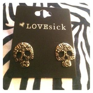 🚫SOLD🚫Brand New Skull Earrings