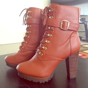 Hike it up Bootie...