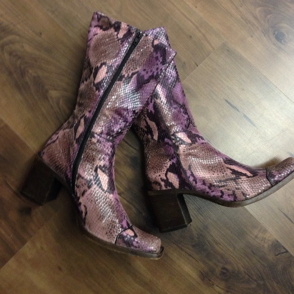 👢👢Kenneth Cole New York snakeskin Boots👢👢