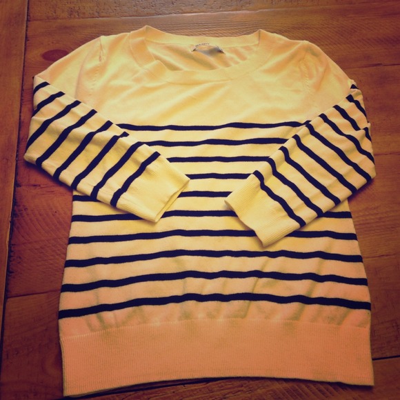 Black and White Stripe 3/4 Sleeve Sweater