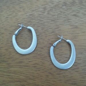 Satin silver oval hoop earrings