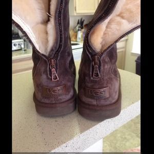 Traded UGGS AND LUCKY PURSE