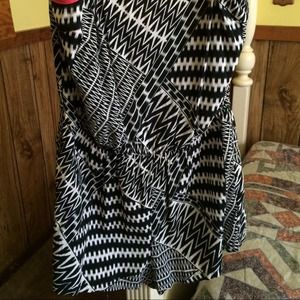 💥💥SOLD💥💥Black and white print romper.