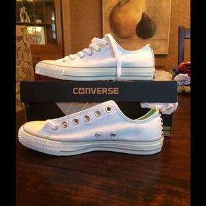 Super cute Converse shoes!