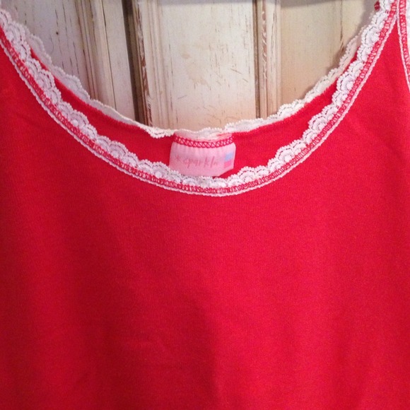 Red tank - Picture 2 of 2