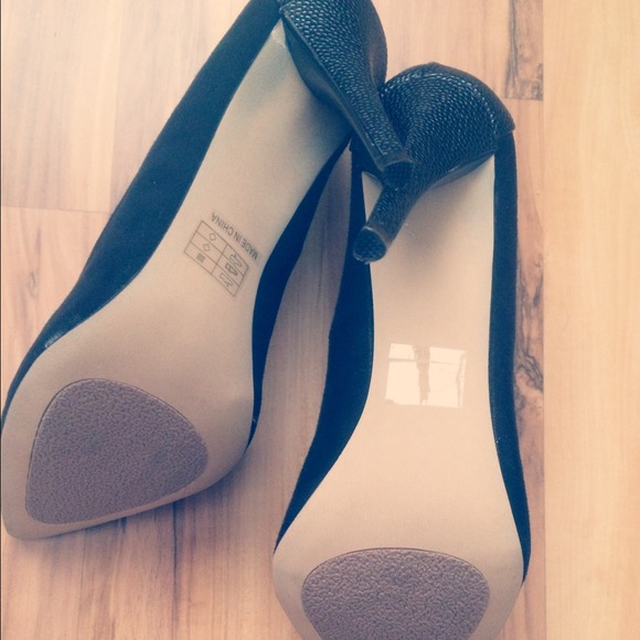 Heels - Picture 2 of 4