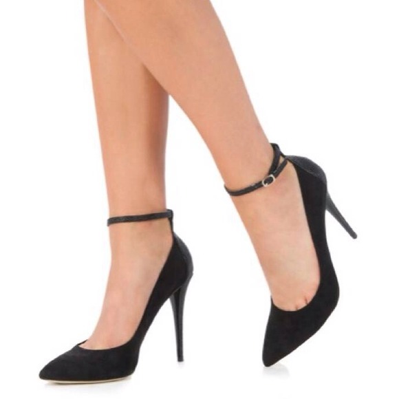 Heels - Picture 4 of 4