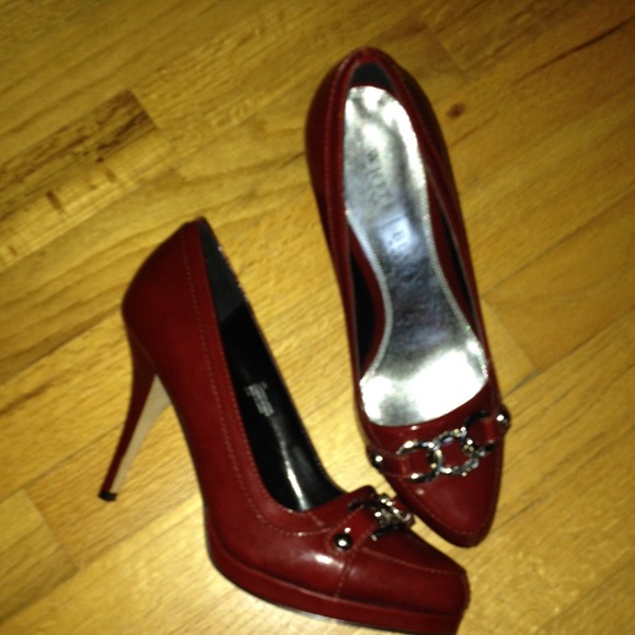 White House black market pump in red