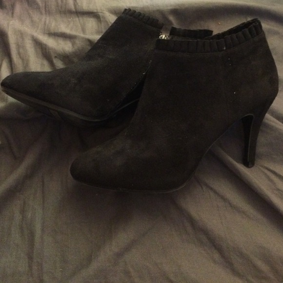 👠 Merona Black Leather Booties 👠