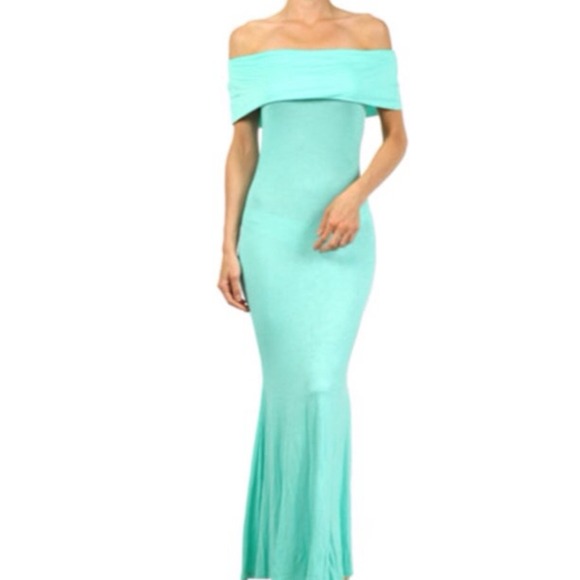 Dresses & Skirts - Stunning off the shoulder maxi dress CLEARANCE