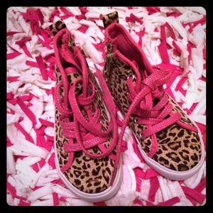 Cheetah tennis shoe