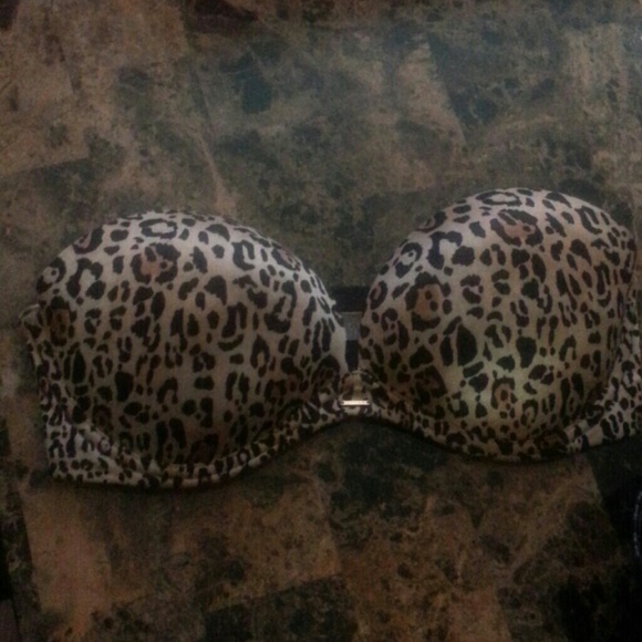 Victoria Secret 34D strapless leopard print bra