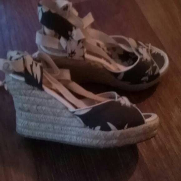 Shoes - Picture 3 of 3