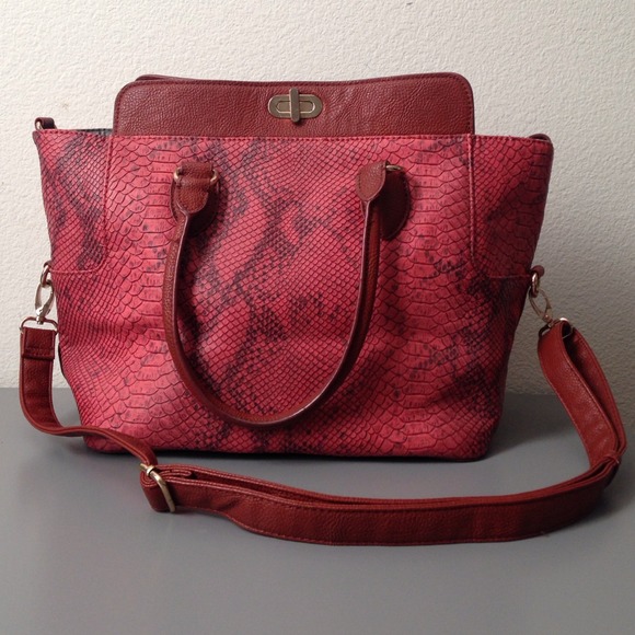 🆕Snakeskin Handbag🆕