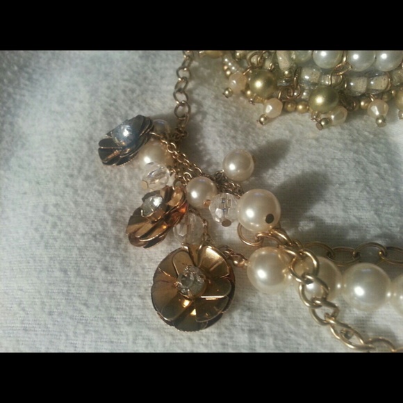 Necklace and a bracelet - Picture 2 of 3