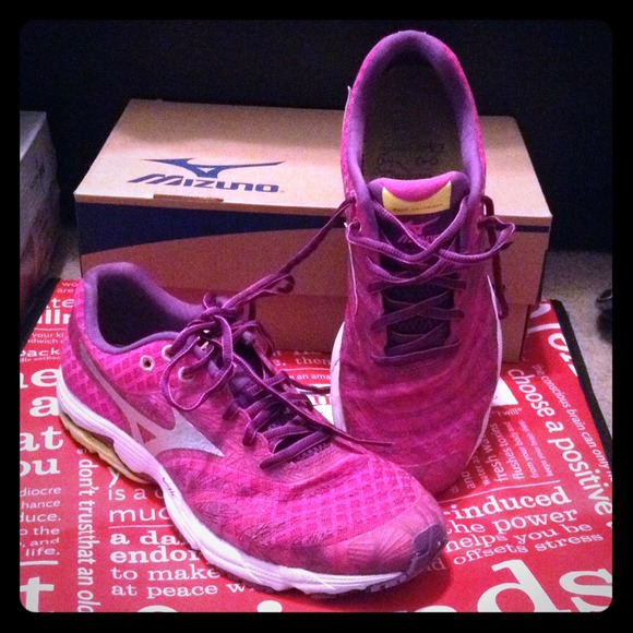 Mizuno wave sayonara gym shoes!!