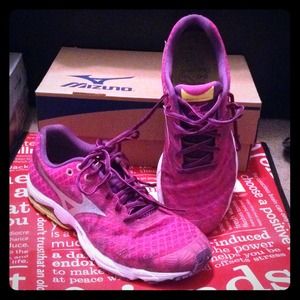 Mizuno wave sayonara gym shoes!!