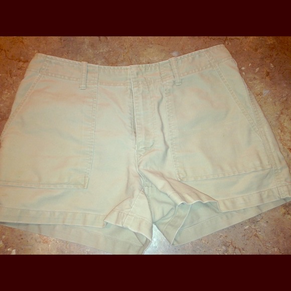 American Eagle Size 6 khaki shorts