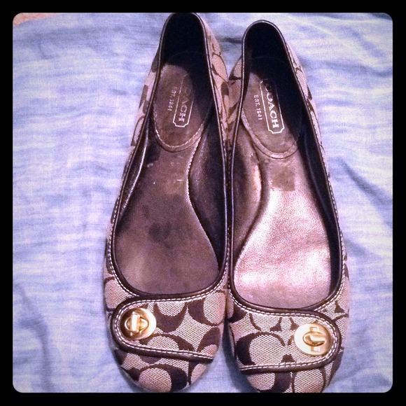 Coach flats!!