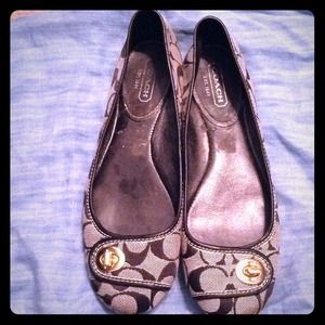 Coach flats!!