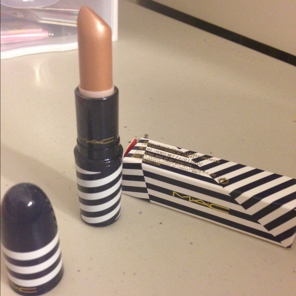 ❌SOLD❌MAC to catch a sailor lipstick - Picture 1 of 1