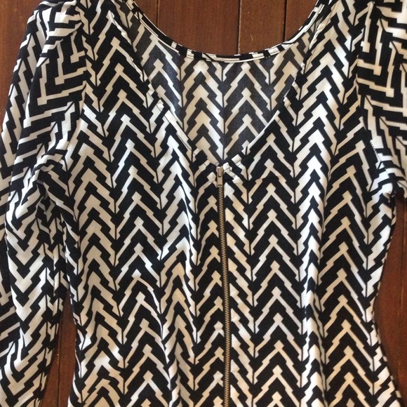 2xHOST PICK😁💕🎉🎀"Chevron" black/white dress - Picture 2 of 4