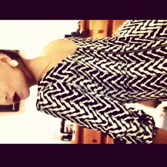 2xHOST PICK😁💕🎉🎀"Chevron" black/white dress - Picture 4 of 4