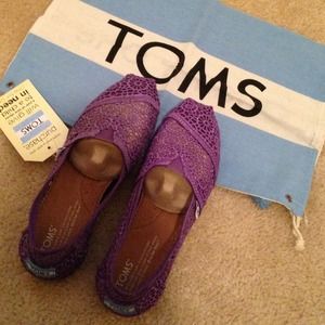 TOMS - purple crochet