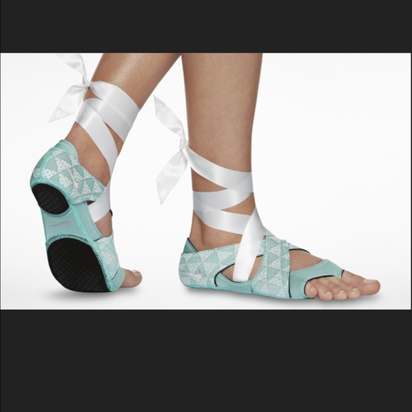 Nike Shoes - Nike studio wrap SF marathon tiffany blue 8 Nike Shoes - Nike studio wrap SF marathon tiffany blue 8