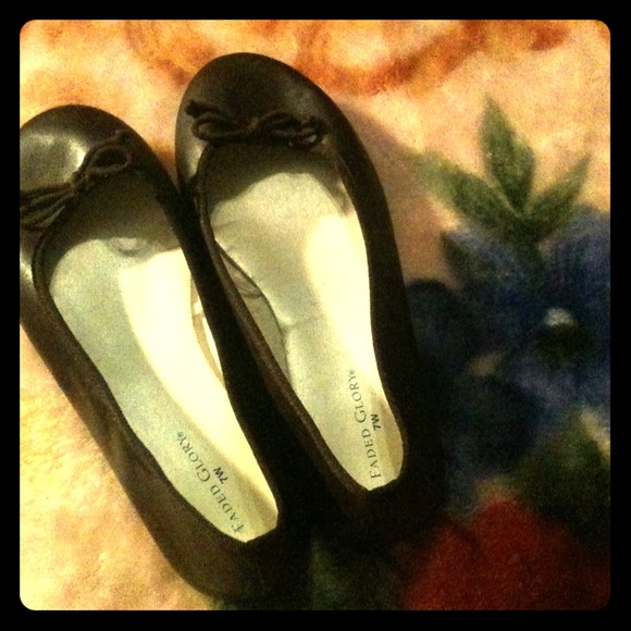 Faded Glory brown flats