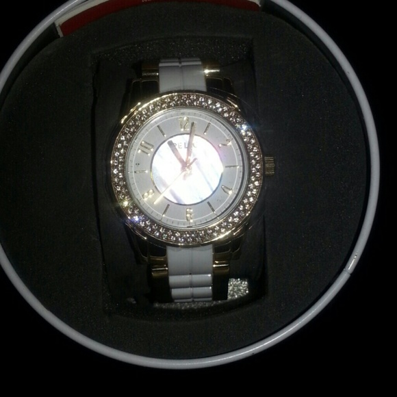 Ladies' Watch for valentine's with Round Textured - Picture 1 of 2