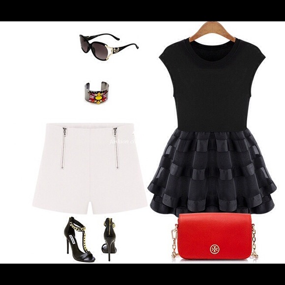 ๐H/P 5/26๐Black Ruffle Peplum Style Blouse NEW - Picture 2 of 4