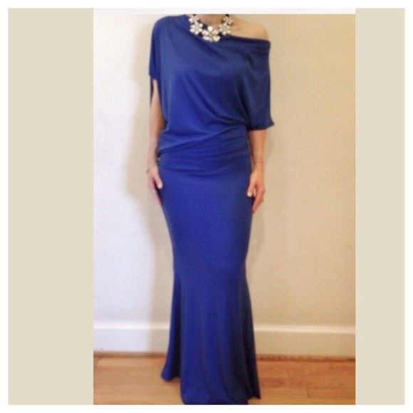 Dresses & Skirts - Off the shoulder stunning dress