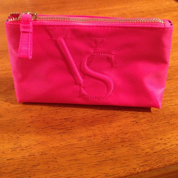 Victoria's Secret Other - (NWOT)Pink Victoria's Secret makeup bag
