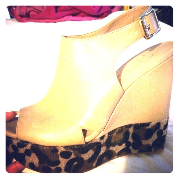 Jessica Simpson tan cheetah wedges