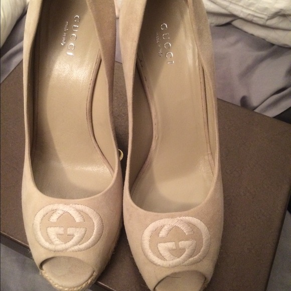 🚫🚫🚫🚫SOLD!!!! Beige gucci wedge - Picture 1 of 3