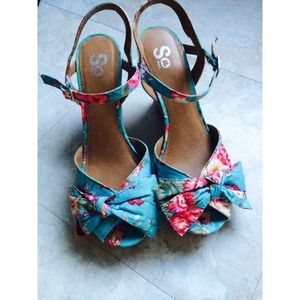 So Floral Bow Wedges