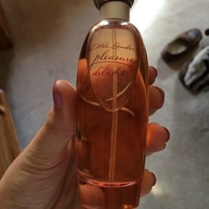 Estée Lauder pleasure delight perfume